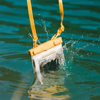 کاور ضدآب موبایل نیچرهایک مدل CNK2300BS015 اورجینال